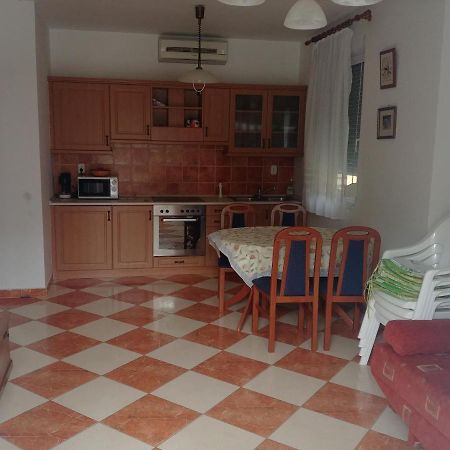 Árnyas Apartamento Balatonlelle Exterior foto